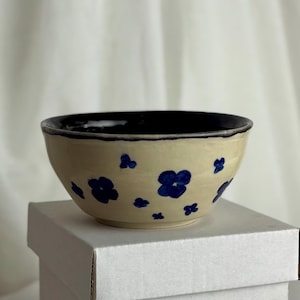 Mini cuenco de cerámica con flores azules, cuenco para matcha, taza para espresso, chawan, taza sin asa