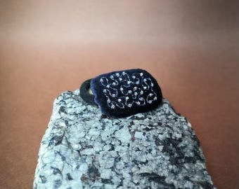 Haarelastiekje met borduursel