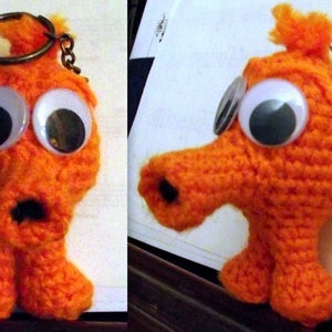 Micro bambola Q*bert o portachiavi (bambola creatura computerizzata fatta a mano all&#39;uncinetto)