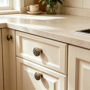 Vintage Brass Cabinet Knob European Antique Drawer Pull Single Hole Furniture Handle Luxury Wardrobe Cupboard Door Knob