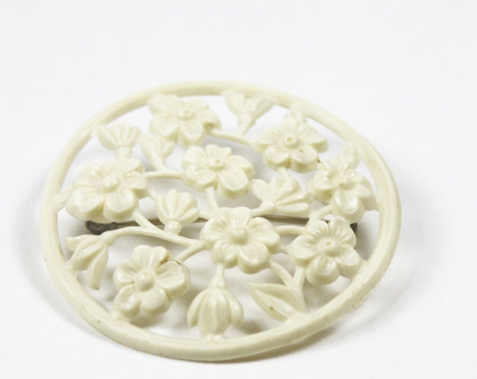 1940s Flower Floral Pin Brooch White Moulded Plastic Openwork - Etsy