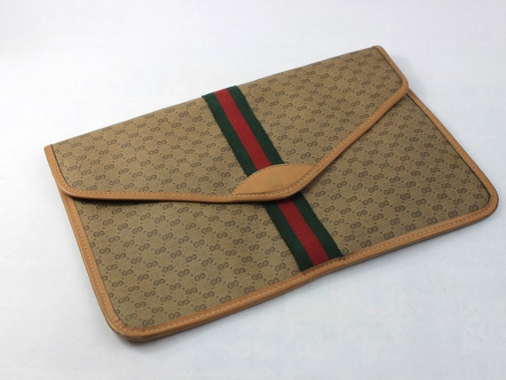 Gucci Vintage Pleated Clutch in GG Canvas | MTYCI