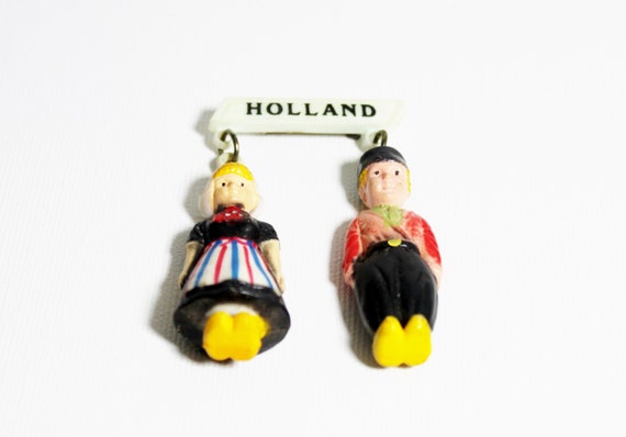 1940s celluloid pin dutch boy and girl Holland fig
