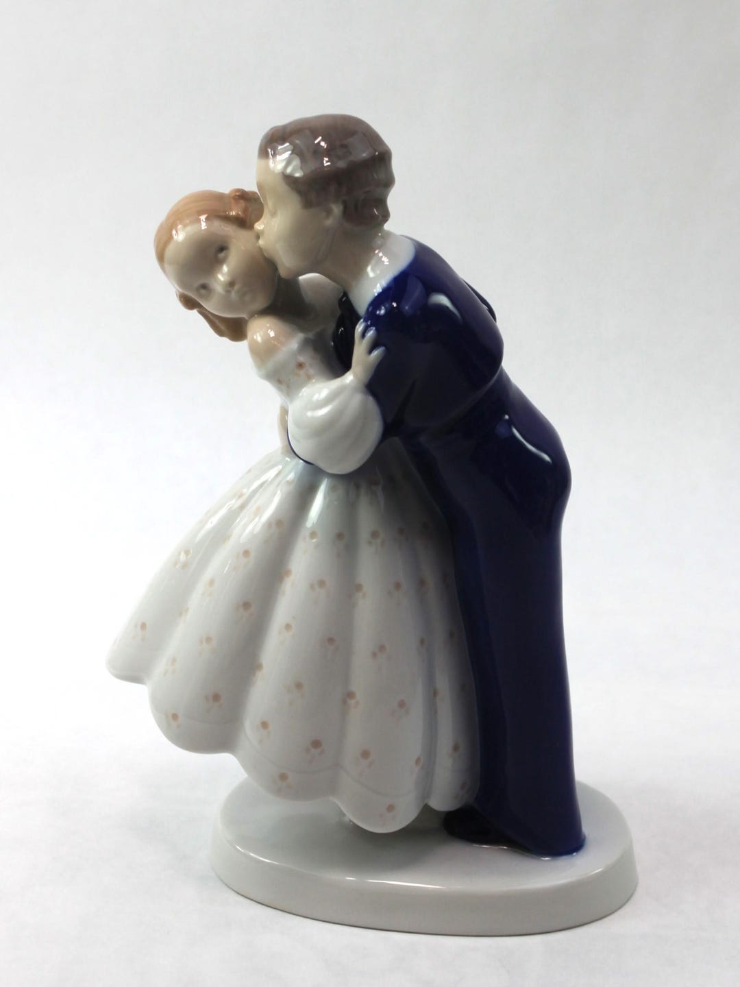Bing and Grondahl B & G First Kiss Porcelain Figurine #2162 - Etsy