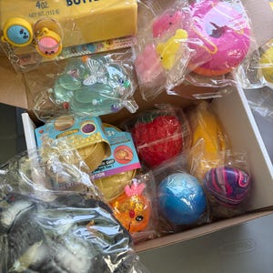 Curated Squishy & Fidget Lucky Scoop Mystery Box Bild 2