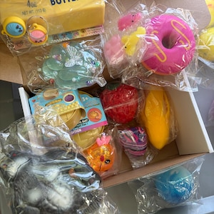 1 Lucky scoop box - squishys, fidgets, croc and bogg bag charms