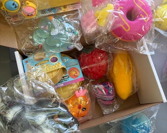 1 Lucky scoop box - squishys, fidgets, croc and bogg bag charms
