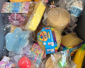 1 Lucky scoop box - squishys, fidgets, croc and bogg bag charms