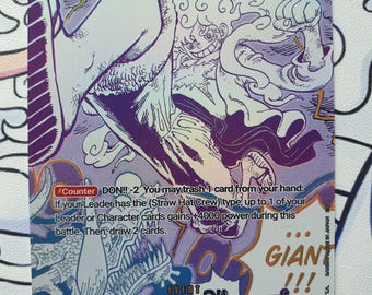 Puede incluir: Una tarjeta coleccionable con una ilustración de personaje en tonos morados, blancos y azules. La tarjeta muestra el texto "GIANT!!!" y "Gum-Gum Giant". El número "1" está en la esquina superior izquierda. La tarjeta es de Four Emperors/Straw Hat Crew.