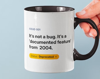Caneca com Recurso Não Documentado | Presente Divertido para Programador | Humor Retrô de Tecnologia | Caneca de Café para Engenheiro de Software | Piada de Suporte de TI | Desenvolvedor Vintage