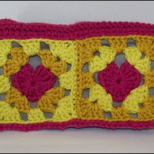 Heart Centered Granny Square Clutch Purse CROCHET PATTERN Handbag Crochet Hook Storage Bag, Pencil Case image 6