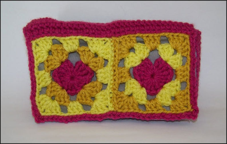 Heart Centered Granny Square Clutch Purse CROCHET PATTERN Handbag Crochet Hook Storage Bag, Pencil Case image 6