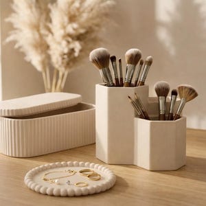 Pink decorative storage set – box + brush holder + jewelry tray – minimalist style