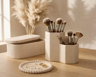 Pink decorative storage set – box + brush holder + jewelry tray – minimalist style