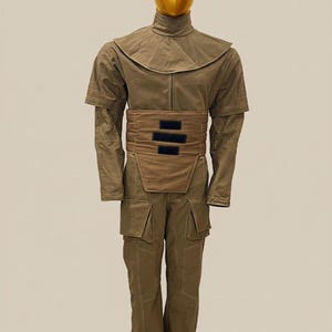 Puede incluir: Juego de tres tazas de cer&aacute;mica con acabado moteado y mate. Las tazas son de color crema, gris claro y gris oscuro. Cada taza tiene un dise&ntilde;o simple y minimalista y un asa redondeada.