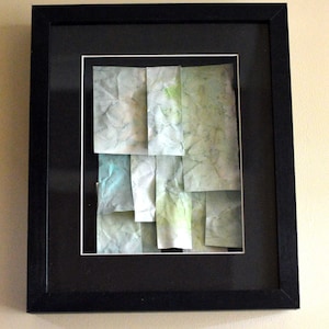 Collage di carta, sfumature di verde in una cornice nera - acquerello inchiostri mattonelle effetto 3D originale opera d'arte di galleggiamento tinti a mano