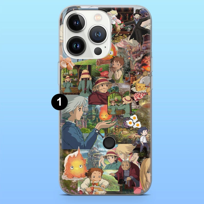 Peut inclure: Coque de t&eacute;l&eacute;phone transparente avec un collage vibrant de personnages et de sc&egrave;nes d'anime. Le design comprend divers personnages, paysages et objets d'un film d'animation populaire. La coque a une finition brillante et un bord transparent.