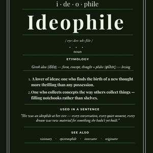 Pode incluir: Um cartaz verde escuro com texto branco que define "Ideófilo" da The Lovers Collection. A definição inclui etimologia, uma descrição e uma frase que usa a palavra. O cartaz também lista termos relacionados.