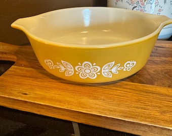 PYREX Vintage 471 vlinder gouden Assepoester braadpan - 500 ML - Made in USA - gele bloemen melkglazen ovenschaal - 1 pint