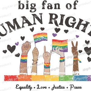 Puede incluir: Un diseño gráfico con el texto big fan of HUMAN RIGHTS en la parte superior y Equality Love Justice Peace en la inferior. Cinco brazos levantados con pulseras y banderas arcoíris, rodeados de corazones negros y morados sobre blanco.