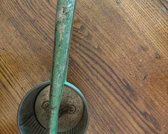 Prensa para patatas vintage de los años 50, machacador verde, decoración de cocina