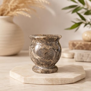 Handgefertigter Marmor-Pflanztopf mit Kaktus, Sukkulententopf aus Naturstein, kleiner Marmor-Blumentopf, moderne Wohndekoration, Geschenkidee für den Schreibtisch