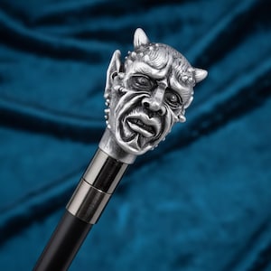 Dödskallegångsstång, Silverhartsmonsterhuvud - 94 cm dekorativ stålstång