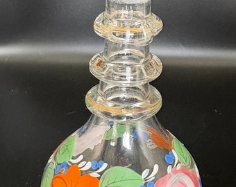 19世紀のホルムガード社製ガラス製デカンタ。手描きの花模様が施されている。