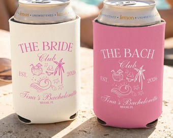 Enfriador de latas para el club de la novia, enfriador de latas para la despedida de soltera en la playa, recuerdo personalizado para despedida de soltera en Miami, funda para bebidas de damas de honor, recuerdo para despedida de soltera en destino
