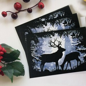 Ensemble de 3 ou 5 cartes de vœux illustrées Silhouette Winter Deer, Cerf dans la forêt, choisissez votre propre sélection, vierges à l’intérieur des cartes de vacances