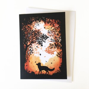 Forêt autunnale avec fox illustrated carte de vœux saisonnière noir, blanc, silhouette orange, blanc à l’intérieur