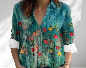 Artistiek blauwgroen bloemenshirt voor dames, handgeschilderde blouse met bloemenprint, boho chic button-up top, casual losse zomertuniek