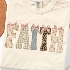 Faux Patchwork Glaube Shirt, Komfort Farben Tshirt, Christliches Shirt für Frauen, Bibel Vers T-Shirt, Jesus Shirt, Religiöses Geschenk