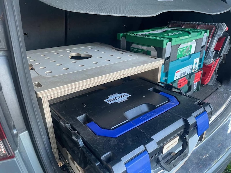 Kompakter Rollcontainer mit Schubladen für Werkzeugboxen, stapelbar und mobil für Fahrzeuge wie Van, SUV und Transporter