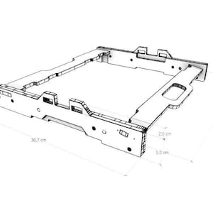Peut inclure: Un dessin technique d'un cadre rectangulaire, probablement un composant pour un appareil plus grand. Le cadre mesure 36,7 cm de long et 43,6 cm de large, avec une hauteur latérale de 5,0 cm. Il comporte des découpes et des trous de montage.