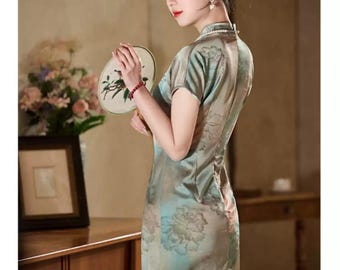 Water Lily Silk Floral Cheongsam Dress | Neo-Oriental Modern Qipao for Elegant Everyday Wear