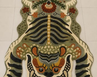 Tapete artesanal com estampa de tigre, tapete japonês com tigre, tapete marcante com estampa de animal, tapete de lã personalizado, decoração exclusiva para sala de estar.
