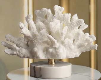 Decor wit koraal: elegante kustsculptuur, modern woonaccent