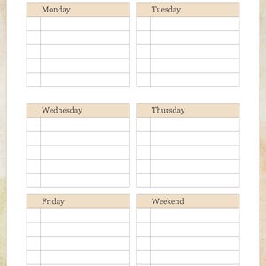 Könnte beinhalten: Eine wöchentliche Studienplanvorlage mit neutralem Farbschema. Das Layout enthält Abschnitte für jeden Wochentag mit Platz zum Notieren. Der Titel "WEEKLY STUDY PLAN OF" steht oben.
