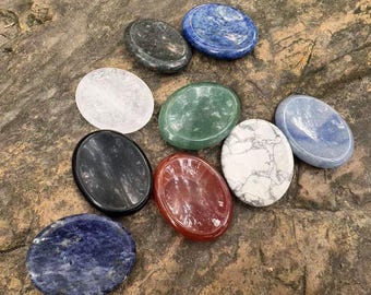 Pietra antistress in cristallo naturale, pietra levigata da tenere nel palmo della mano, pietra liscia da tenere nel pollice, gemma tascabile per il relax, regalo minimalista, cristallo curativo