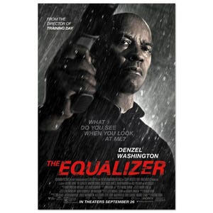 Può includere: Poster del film "The Equalizer" con Denzel Washington. Il poster ha un'estetica cupa e drammatica con Washington che tiene una pistola sotto la pioggia. Il testo include il titolo del film, il nome dell'attore e la data di uscita.
