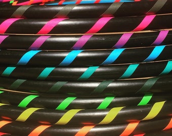 Hula Hoop económico con agarre en espiral para danza y ejercicio, con botón pulsador y recorrido de 100 psi (PE)