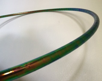 Aro de hula hula con diseño de arcoíris Scarab Oil Slick para bailar y hacer ejercicio, botón pulsador de polipropileno HDPE que cambia de color de 5/8" a 3/4"