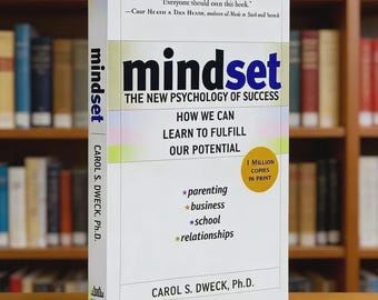 Mindset: The New Psychology of Success Paperback (English Edition)