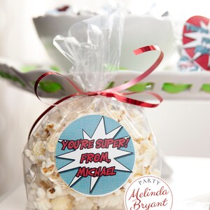 Fogli di adesivi personalizzati a tema fumetto di San Valentino per bambini, i kit includono buste a soffietto per regali più grandi o dolcetti/bomboniere