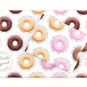 Confezione regalo personalizzata con ciambelle rosa con granelli, perfetta per il primo compleanno o il baby shower e include testo personalizzato / cioccolato e acero