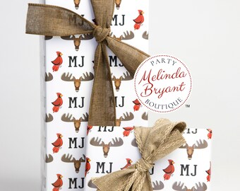 Papier cadeau monogrammé des bois parfait pour le premier anniversaire ou Noël avec des élans et des cardinaux / papier d'emballage personnalisé personnalisé
