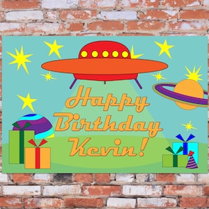 Póster personalizado de platillo volador OVNI o pancarta de fiesta con planetas y regalos como telón de fondo para un cumpleaños de otro mundo impreso