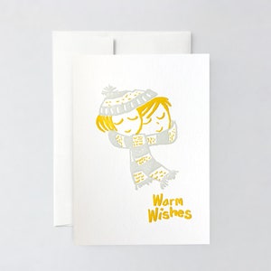 Letterpress Weihnachtsgrußkarte Warme Wünsche, Niedliche Weihnachtskarte mit Mütze und Schal Illustration, Handgedruckte Karte, Weihnachten