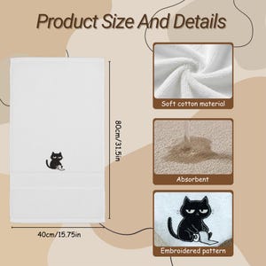 K&ouml;nnte beinhalten: Wei&szlig;es Badetuch mit einem schwarzen, gestickten Katzenmotiv. Das Handtuch ist 40 cm breit und 80 cm lang. Es besteht aus weichem Baumwollmaterial und ist saugf&auml;hig.